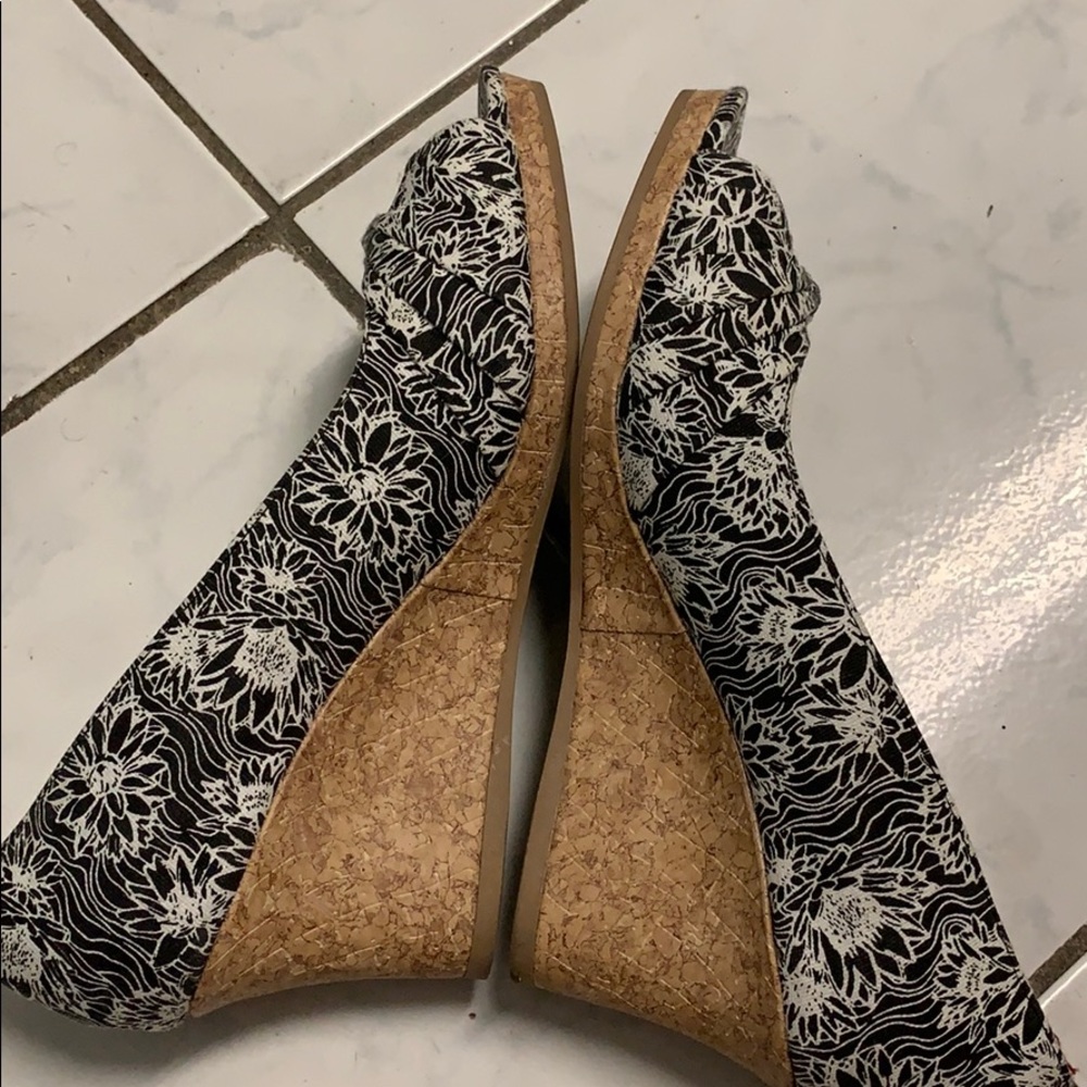 $5 - Picture 2 of 3